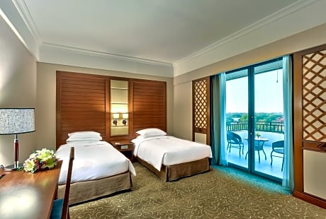 Executive Twin Room with Terrace and View