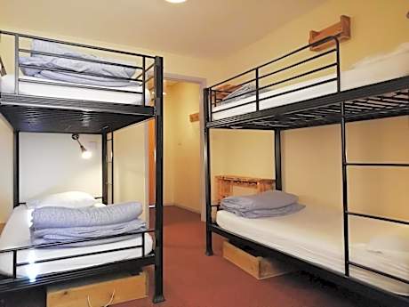 Family Room (2 Adults + 2 Children)