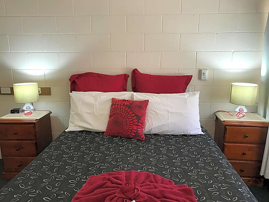 The Lodge Outback Motel