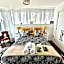 James Clow Bed & Breakfast & Apartments