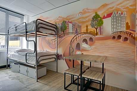 Bed in 6-Bed Mixed Dormitory Room