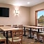 Country Inn & Suites by Radisson, Forest Lake, MN