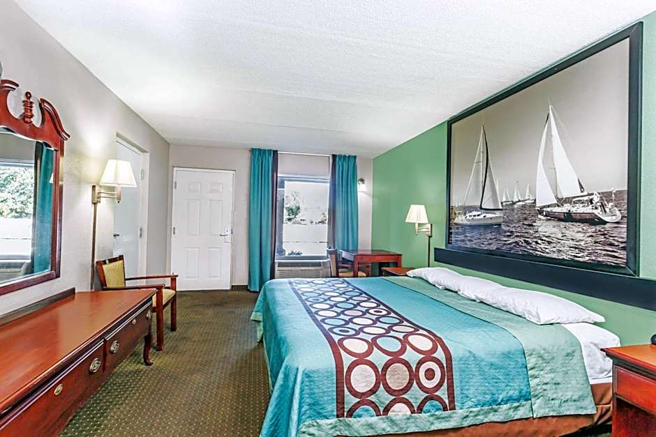 Super 8 by Wyndham Marianna I-10