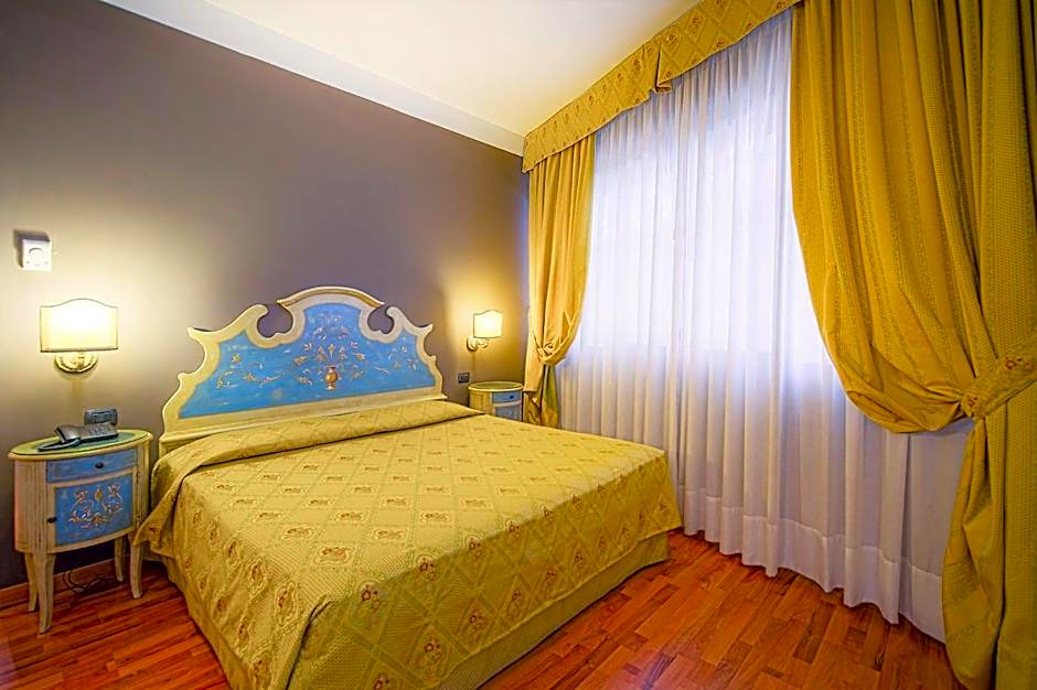 Hotel Aaron
