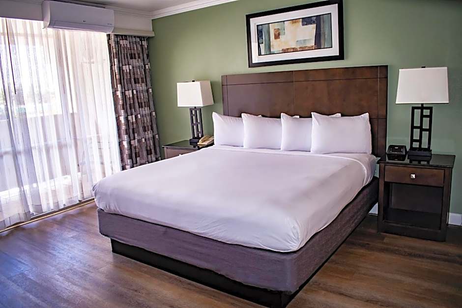 Travelodge by Wyndham Monterey Bay