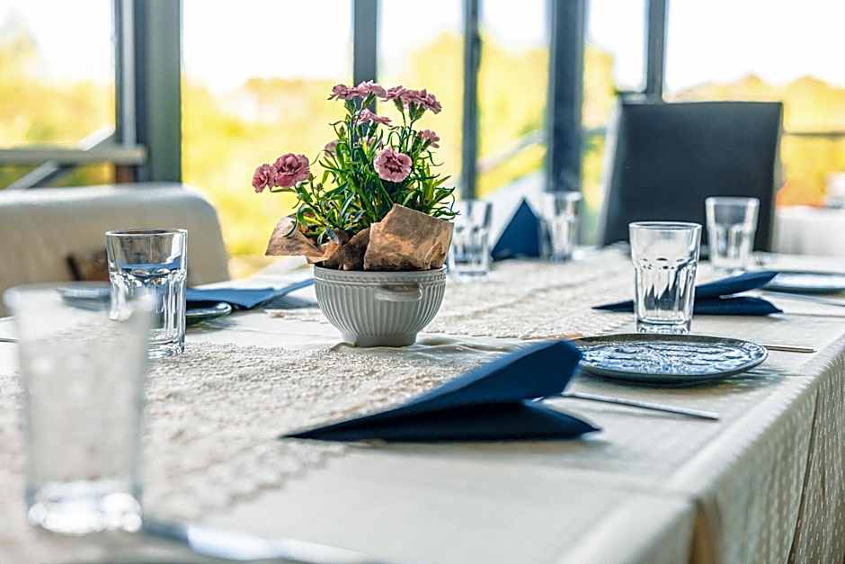 Хотел и Вили Марая