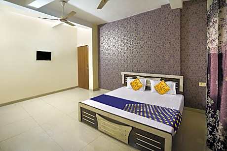 SPOT ON Hotel Shreyansh Palace