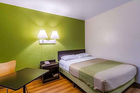 1 Full Bed | ADA/Tub/Micfridge