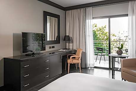 Classic King Room with Garden View