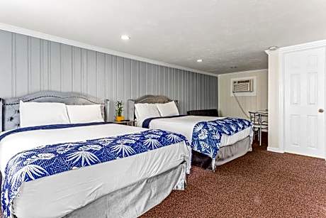 Queen Room with Two Queen Beds - Non-Smoking