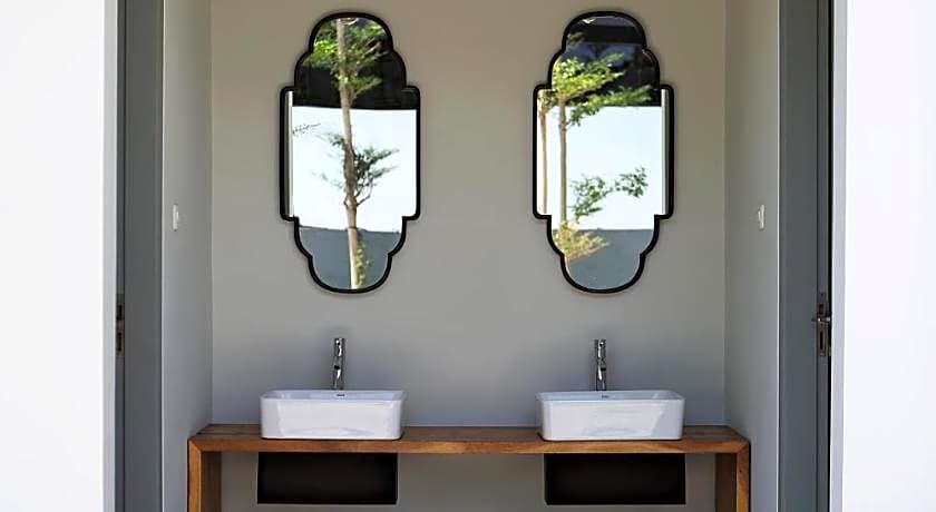 Lovina life Room & Cafe