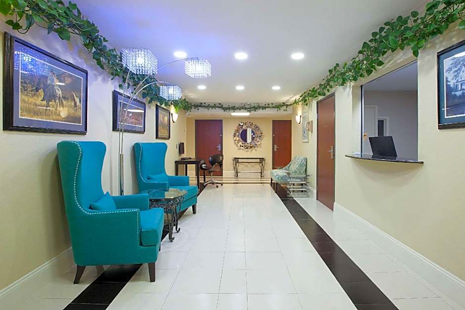 Super 8 by Wyndham Sulphur