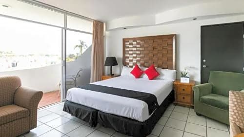 Hotel Dorada Inn