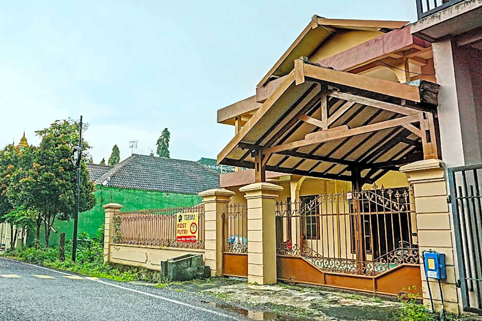 SPOT ON 92450 Homestay Simpang Panji Suroso Syariah