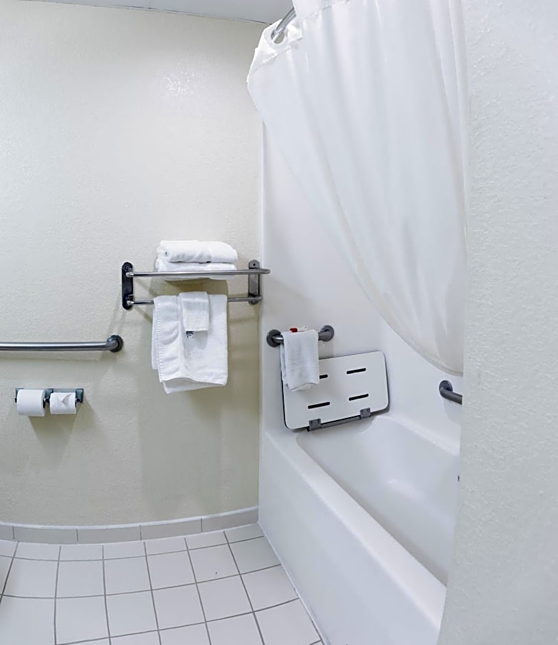Baymont by Wyndham Hinesville Fort Stewart Area