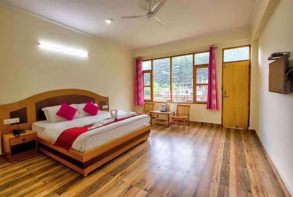 Goroomgo J J Regency Manali