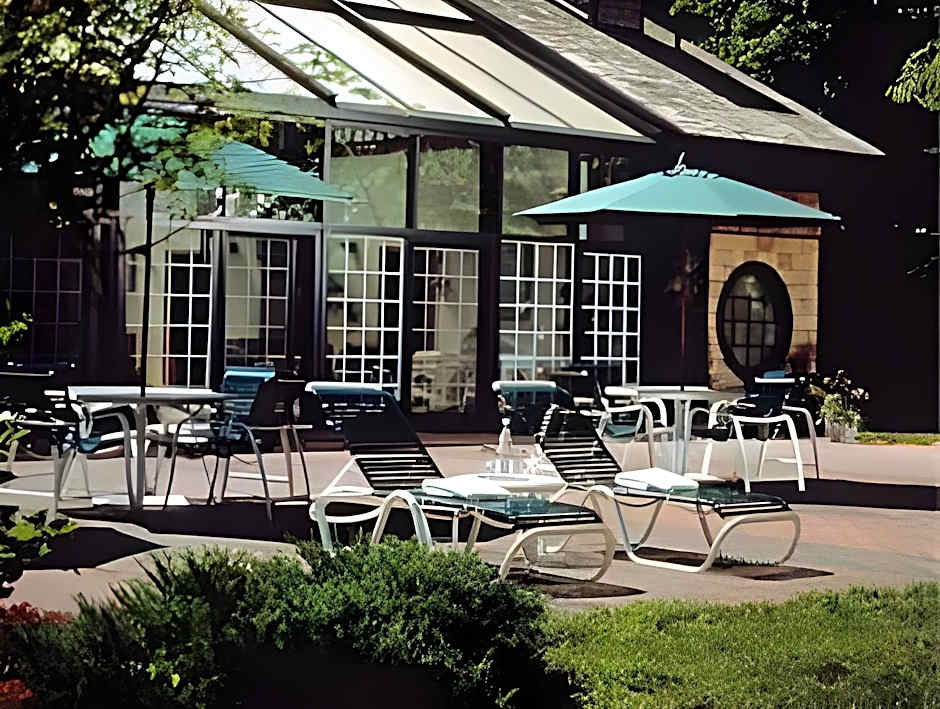 Chateau Merrimack Hotel & Spa