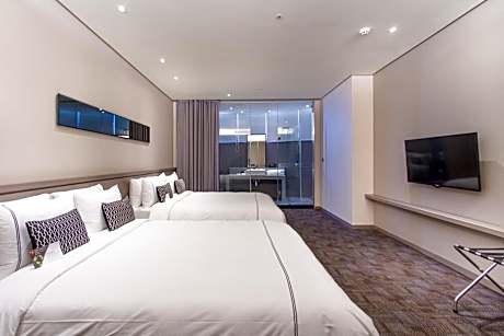 Deluxe Quadruple Room