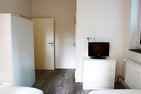 Standard Twin Room with Shared Bathroom