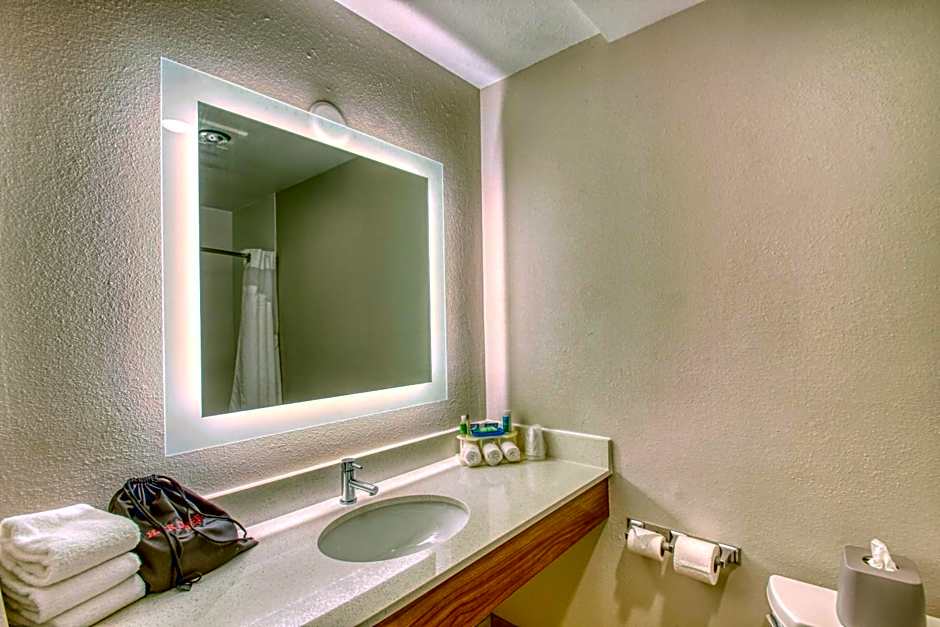 Holiday Inn Express Hotel & Suites Oshkosh - State Route 41 By IHG