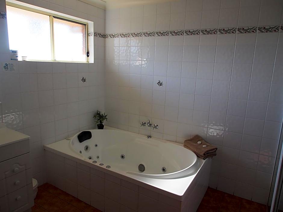 Cobar Town & Country Motor Inn