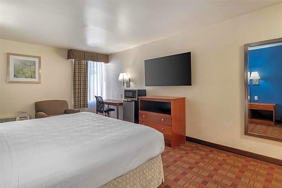 Sure Stay Hotel by Best Western East Brunswick Inn