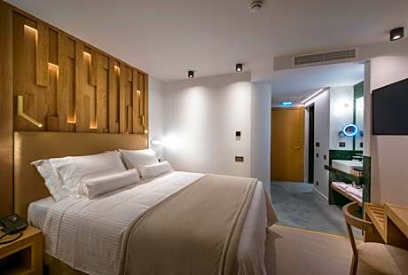 Grand Deluxe Room with Balcony