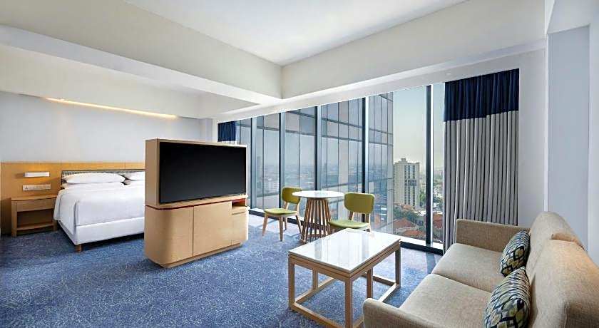 Four Points by Sheraton Surabaya, Tunjungan Plaza