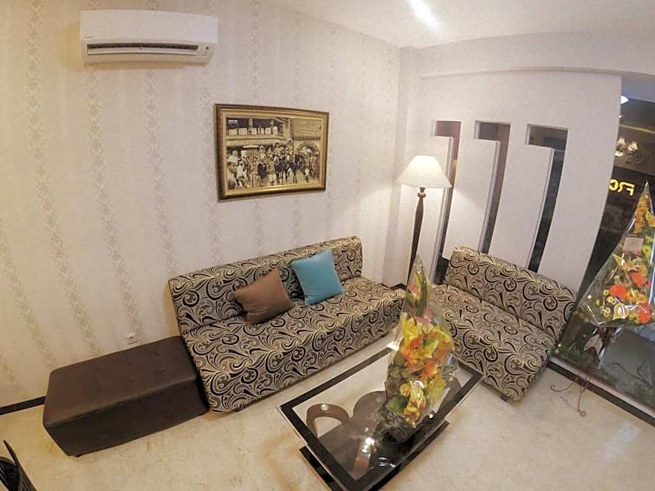 Front One Boutique Brani Solo