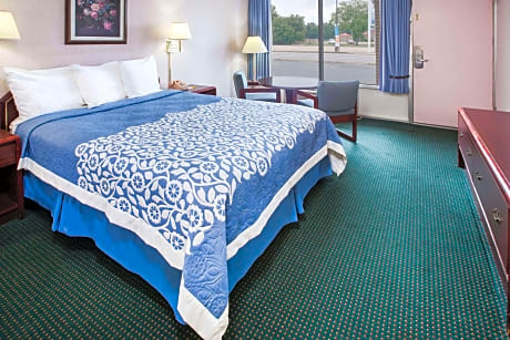 1 Queen Bed Non-Smoking