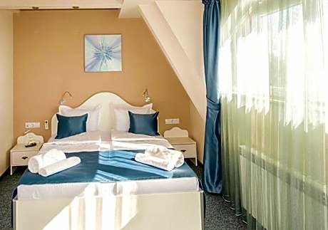 Double Room with Partial Sea View