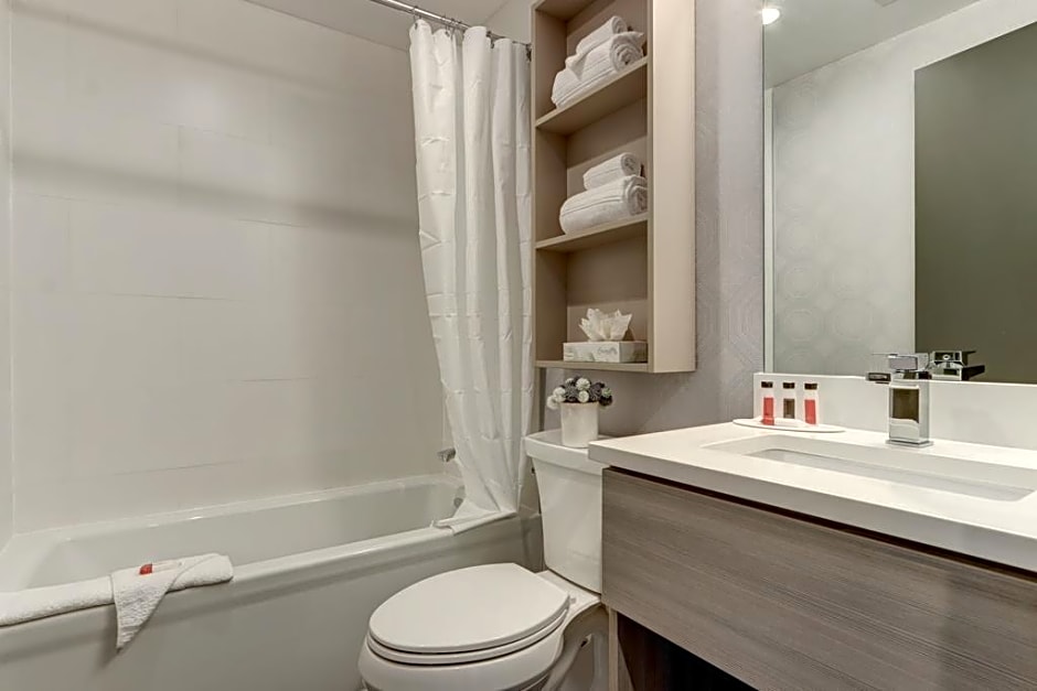 Microtel Inn by Wyndham Long Island City