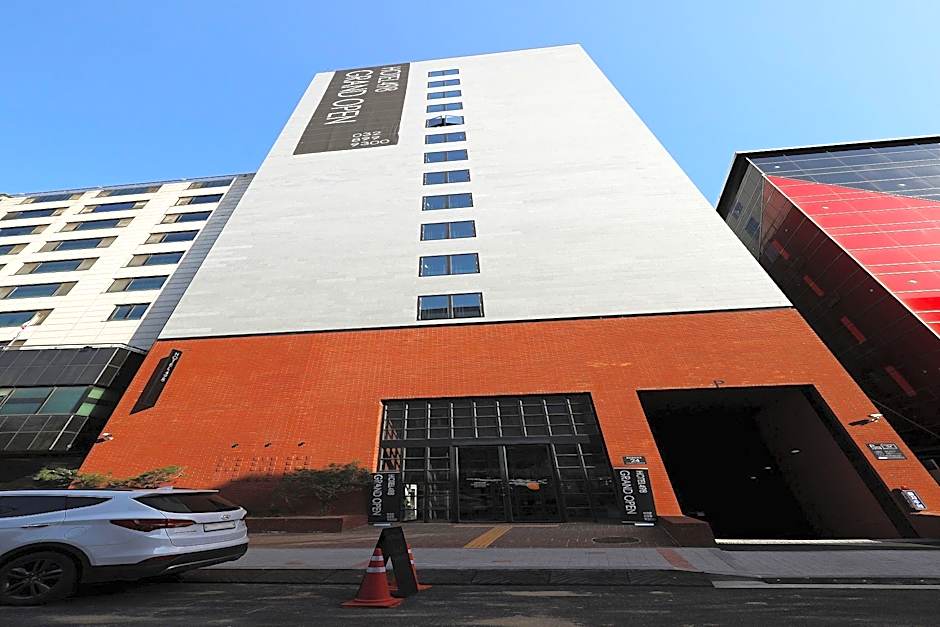 HOTEL498