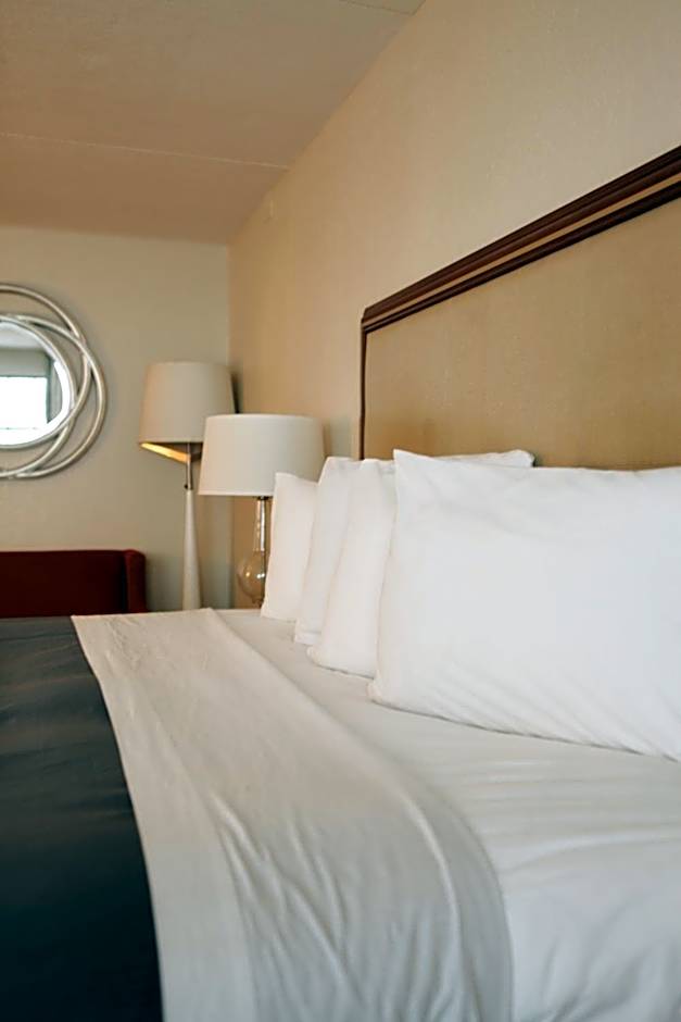 All Seasons Inn & Suites