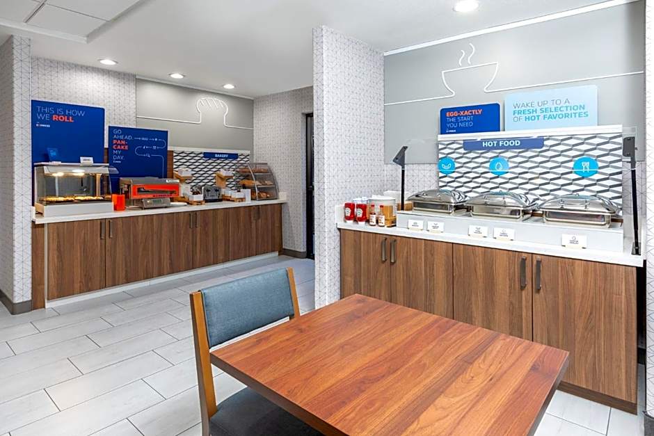 Holiday Inn Express & Suites Lathrop by IHG