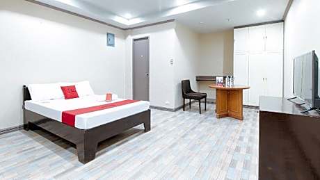 RedDoorz Plus @ Robinson's Circle (Quarantine Hotel)