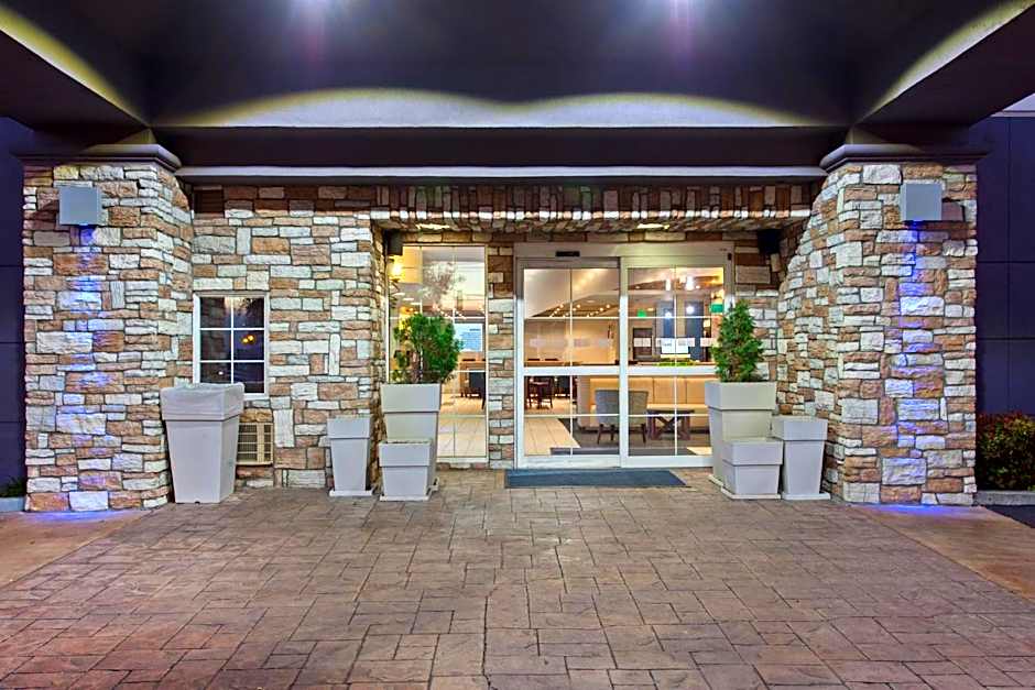 Holiday Inn Express Oakland Airport By IHG