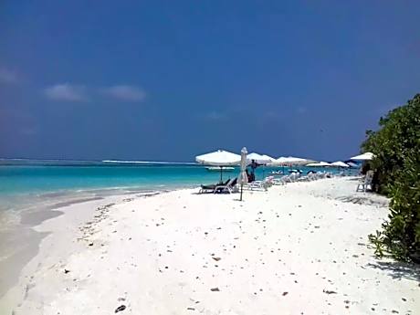 Crown Beach villas - direct access to bikini beach