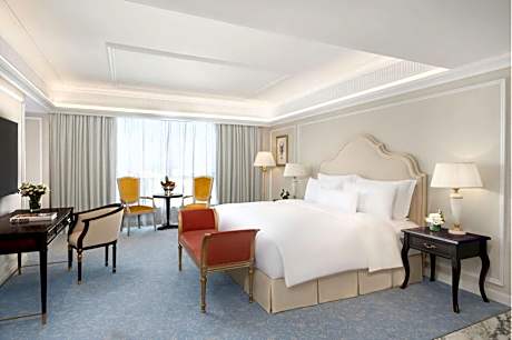 King Plaza One-Bedroom Suite