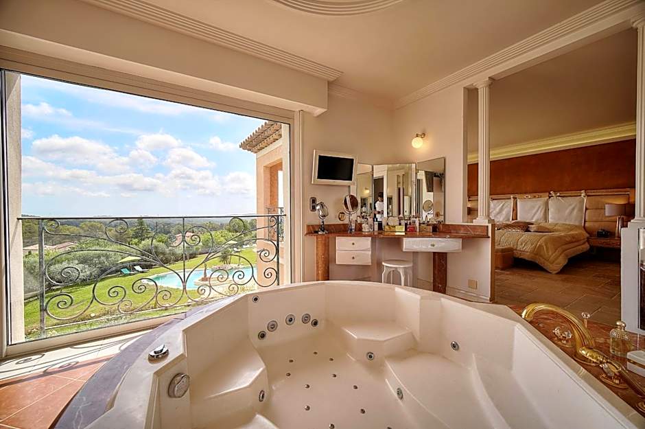 "AU HAVRE DE PAIX" 5 étoiles Prestige jacuzzi, hammam, sauna, PISCINE chauffée Mougins Cannes Grasse