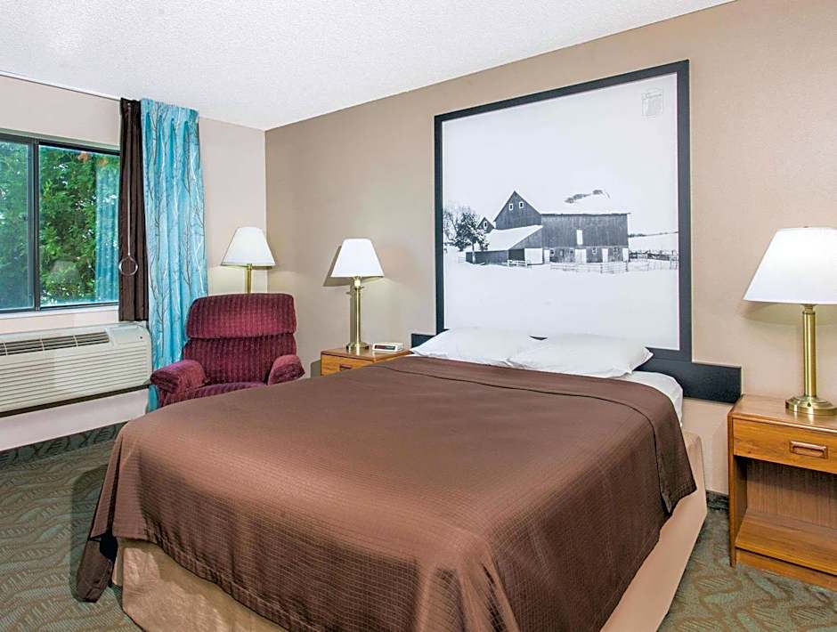 Super 8 by Wyndham Dodgeville