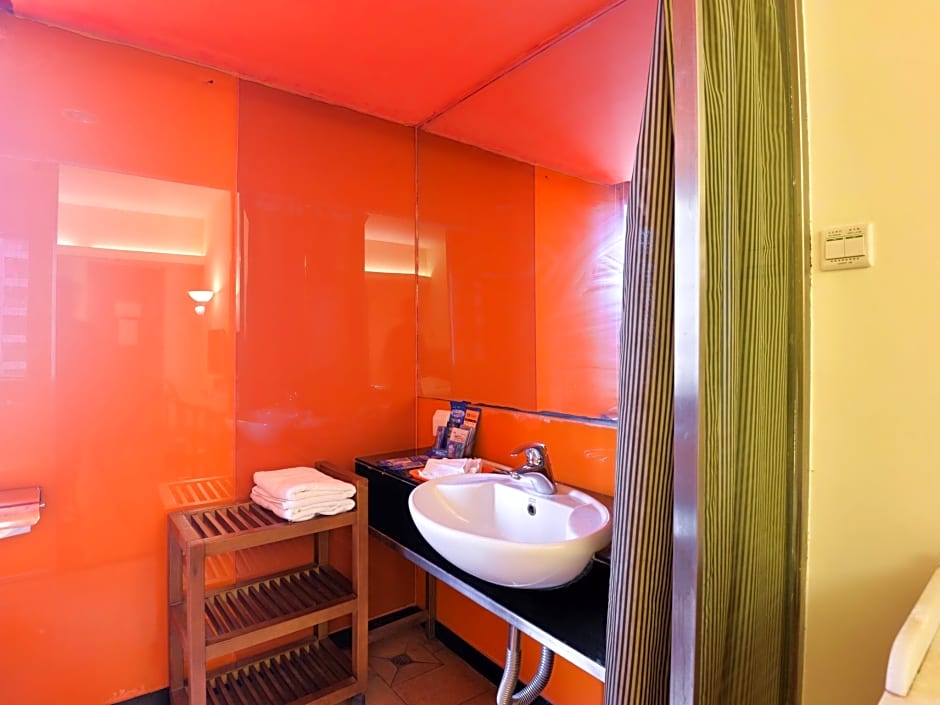 Liwan Lake Garden Inn
