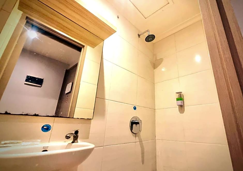 Central Front One Inn Jakarta Airport