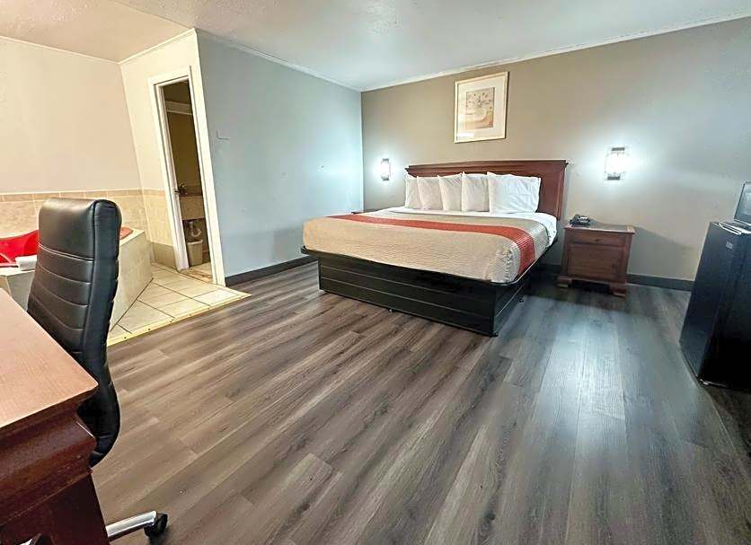 Red Carpet Inn - Stamford
