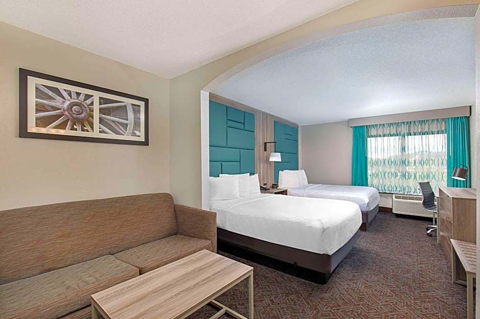 La Quinta Inn & Suites by Wyndham Pigeon Forge- Dollywood
