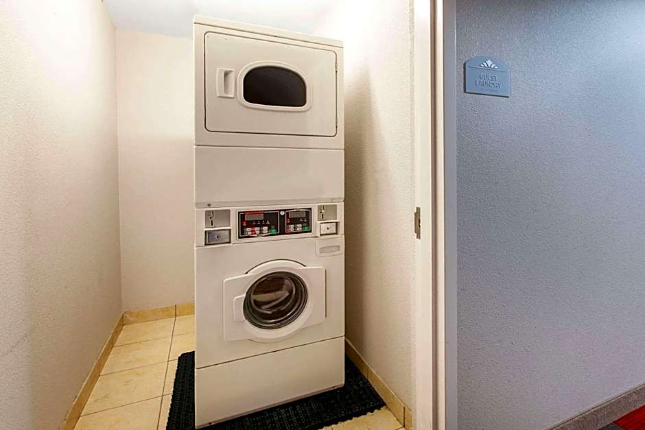 Microtel Inn & Suites by Wyndham Pittsburgh Airport