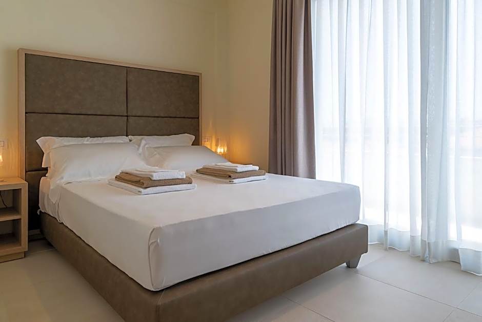 Palace Lido Hotel & Suites