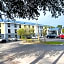 Days Inn & Suites by Wyndham Lakeland