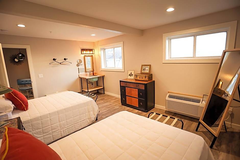 The Blue Buffalo Motel