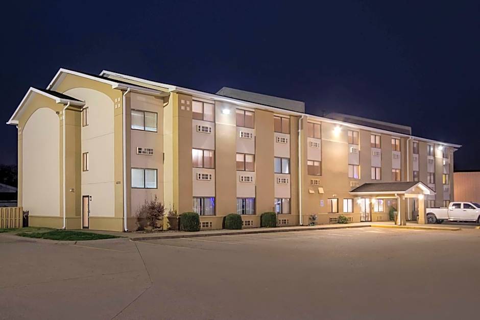 Super 8 by Wyndham Evansville East